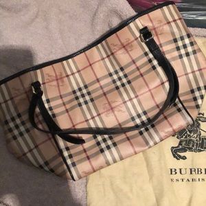 Burberry Carry All Tote | Medium |